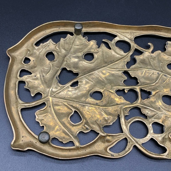 Vintage Brass Footed Trivet Vine Ivy Grape Leaf 10”x5.5” Rare - Picture 8 of 9